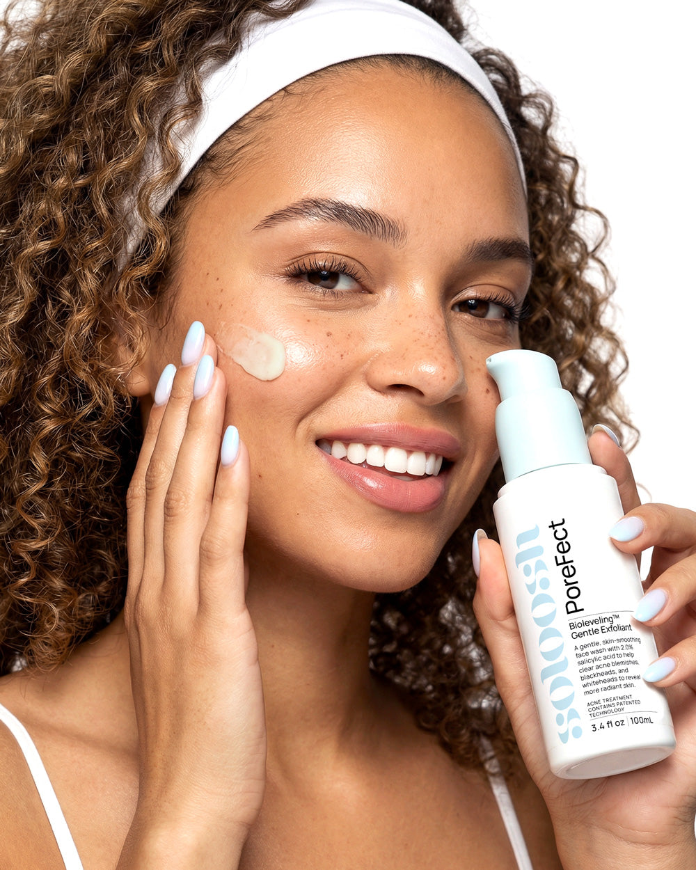 Girl applying PoreFect Bioleveling™ Gentle Exfoliant